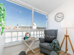 Bright Valadim Apartment